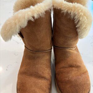 UGG Women's Bailey Button II Boot Chestnut Size 7